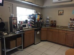 Townhouse Inn & Suites