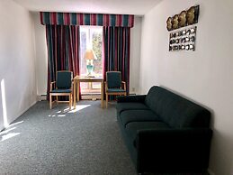 Budget Host Cloverland Motel