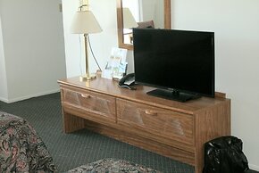 Budget Host Cloverland Motel
