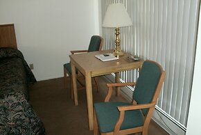Budget Host Cloverland Motel