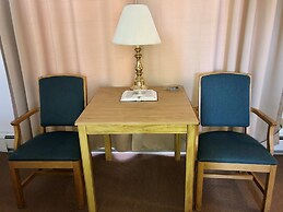 Budget Host Cloverland Motel