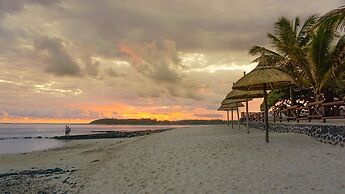Le Peninsula Bay Beach Resort