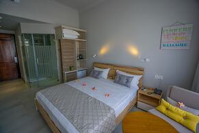 Le Peninsula Bay Beach Resort