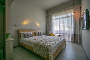 Le Peninsula Bay Beach Resort