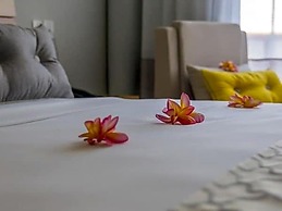 Le Peninsula Bay Beach Resort
