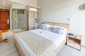 Le Peninsula Bay Beach Resort