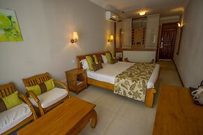 Le Peninsula Bay Beach Resort