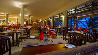 Le Peninsula Bay Beach Resort