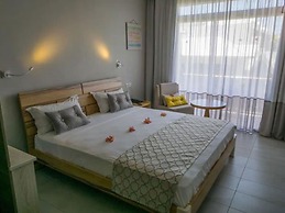 Le Peninsula Bay Beach Resort