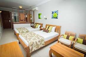 Le Peninsula Bay Beach Resort