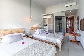 Le Peninsula Bay Beach Resort
