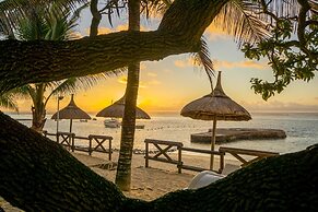 Le Peninsula Bay Beach Resort