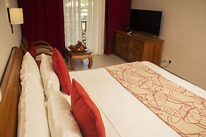 Le Peninsula Bay Beach Resort