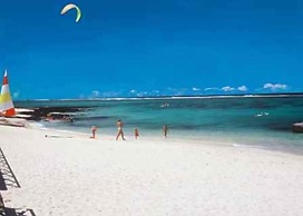 Le Peninsula Bay Beach Resort