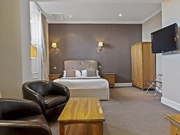 The Oaks Hotel