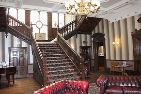 The Oaks Hotel
