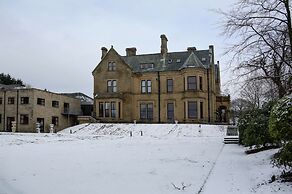 The Oaks Hotel