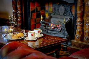 The Oaks Hotel