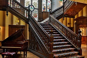 The Oaks Hotel