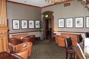 The Oaks Hotel