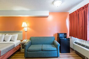 Motel 6 Lawrence, KS