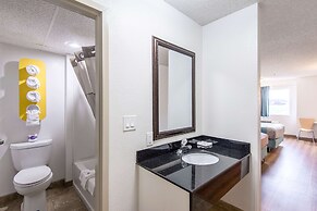 Motel 6 Lawrence, KS