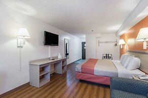 Motel 6 Lawrence, KS