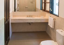 Postales by DOT Boutique