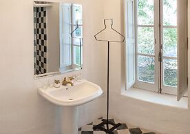 Postales by DOT Boutique