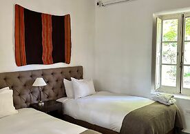 Postales by DOT Boutique