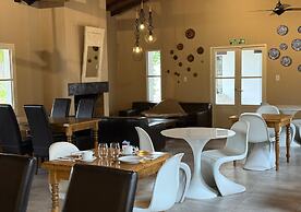 Postales by DOT Boutique