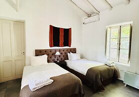 Postales by DOT Boutique