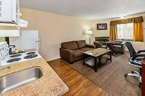 Econo Lodge Inn & Suites