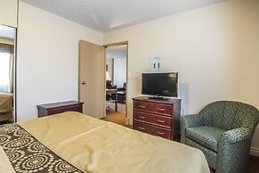 Econo Lodge Inn & Suites