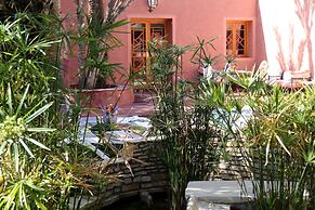 Dar Ayniwen Garden Hotel & Bird Zoo