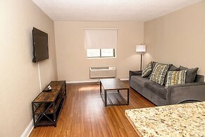 Days Inn and Suites by Wyndham Hammond, IN