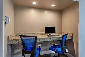 Days Inn and Suites by Wyndham Hammond, IN