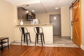 Days Inn and Suites by Wyndham Hammond, IN