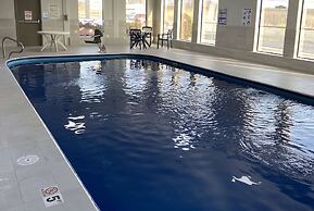 Days Inn and Suites by Wyndham Hammond, IN