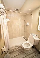 Days Inn and Suites by Wyndham Hammond, IN