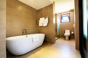 Sandy Beach Non Nuoc Resort