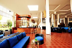 Sandy Beach Non Nuoc Resort