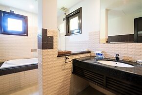 Sandy Beach Non Nuoc Resort