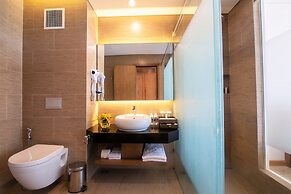 Sandy Beach Non Nuoc Resort