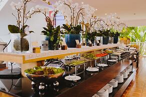 Sandy Beach Non Nuoc Resort