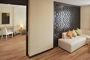 Sandy Beach Non Nuoc Resort