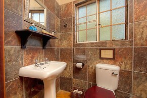 Mvuradona Safari Lodge