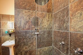 Mvuradona Safari Lodge