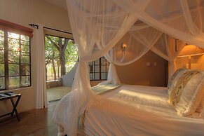 Mvuradona Safari Lodge