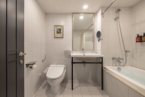 Lakeshore Hotel Metropolis I